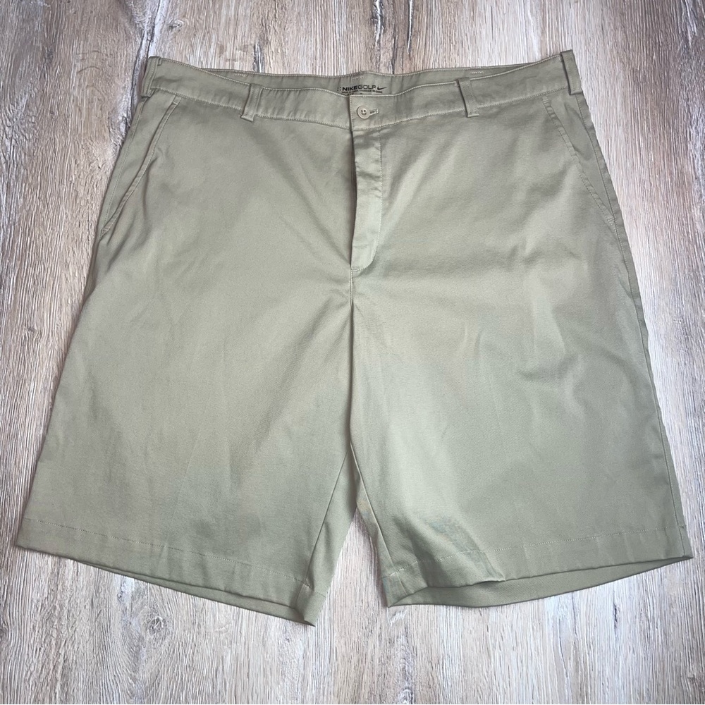 Nike Men’s Dri Fit Tour Golf Shorts Khaki 715809-235 Tech Flat Front Size 36.